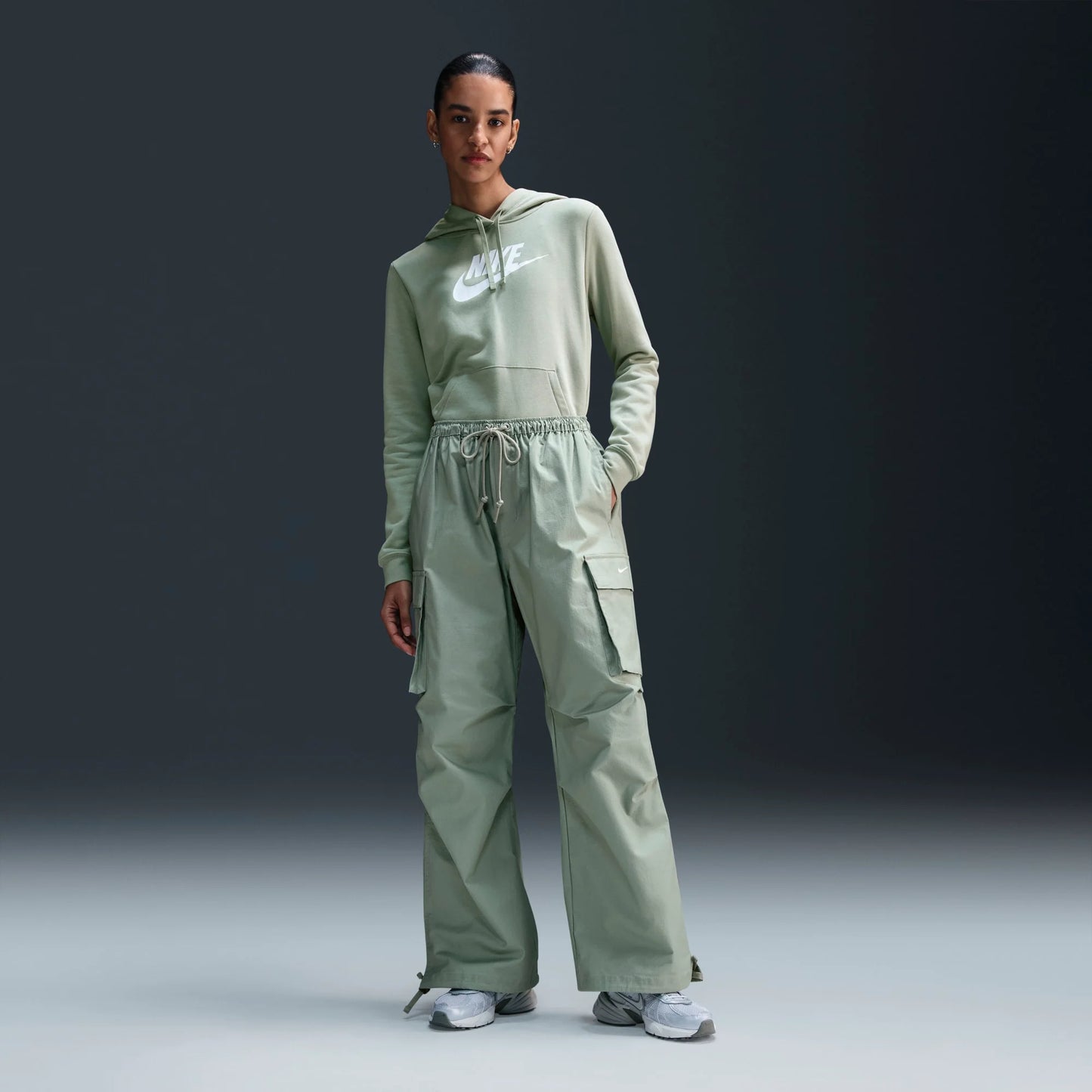 Nike Sportswear Women's Mid‑Rise Oversized Cargo Trousers