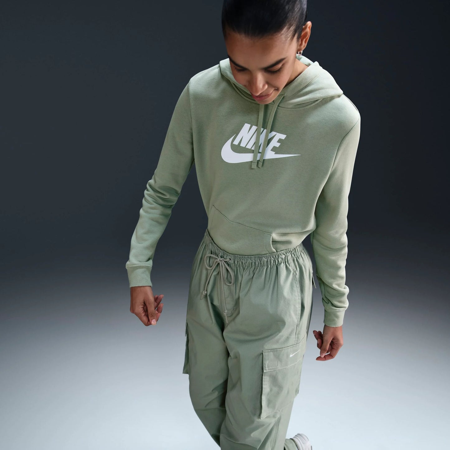 Nike Sportswear Women's Mid‑Rise Oversized Cargo Trousers